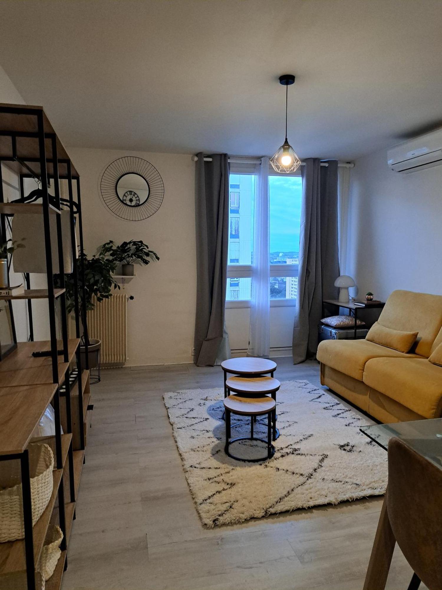 Tout Confort - Clim- Salle De Bain Commune Nîmes Dış mekan fotoğraf